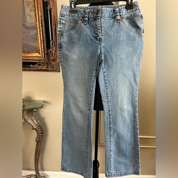 INC International Concepts Light Wash Bootcut Jeans Embroidered Pocket Size 6P - Picture 2 of 4